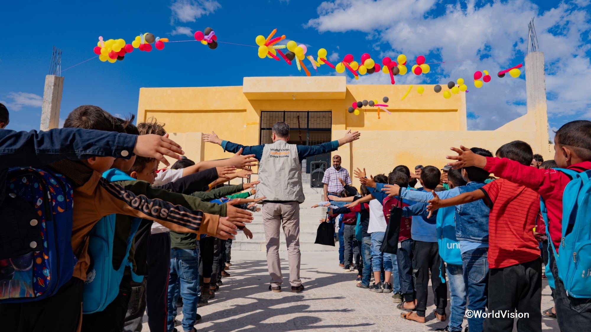 学校修繕支援により13,600人の子どもたちが学びの機会を取り戻しました