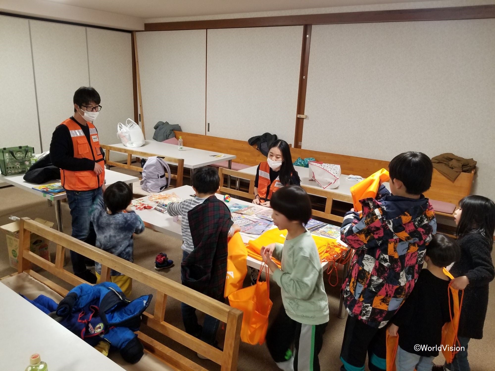 2月10日研修開催中、WVJスタッフが子どもたちと過ごしました