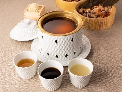 3種類の旨味だし 左から「黄金だし」「黒旨だし」「発酵だし」