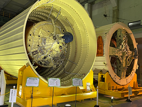 H2ロケット7号機を中心にロケットの実物を展示しているロケットガレージ