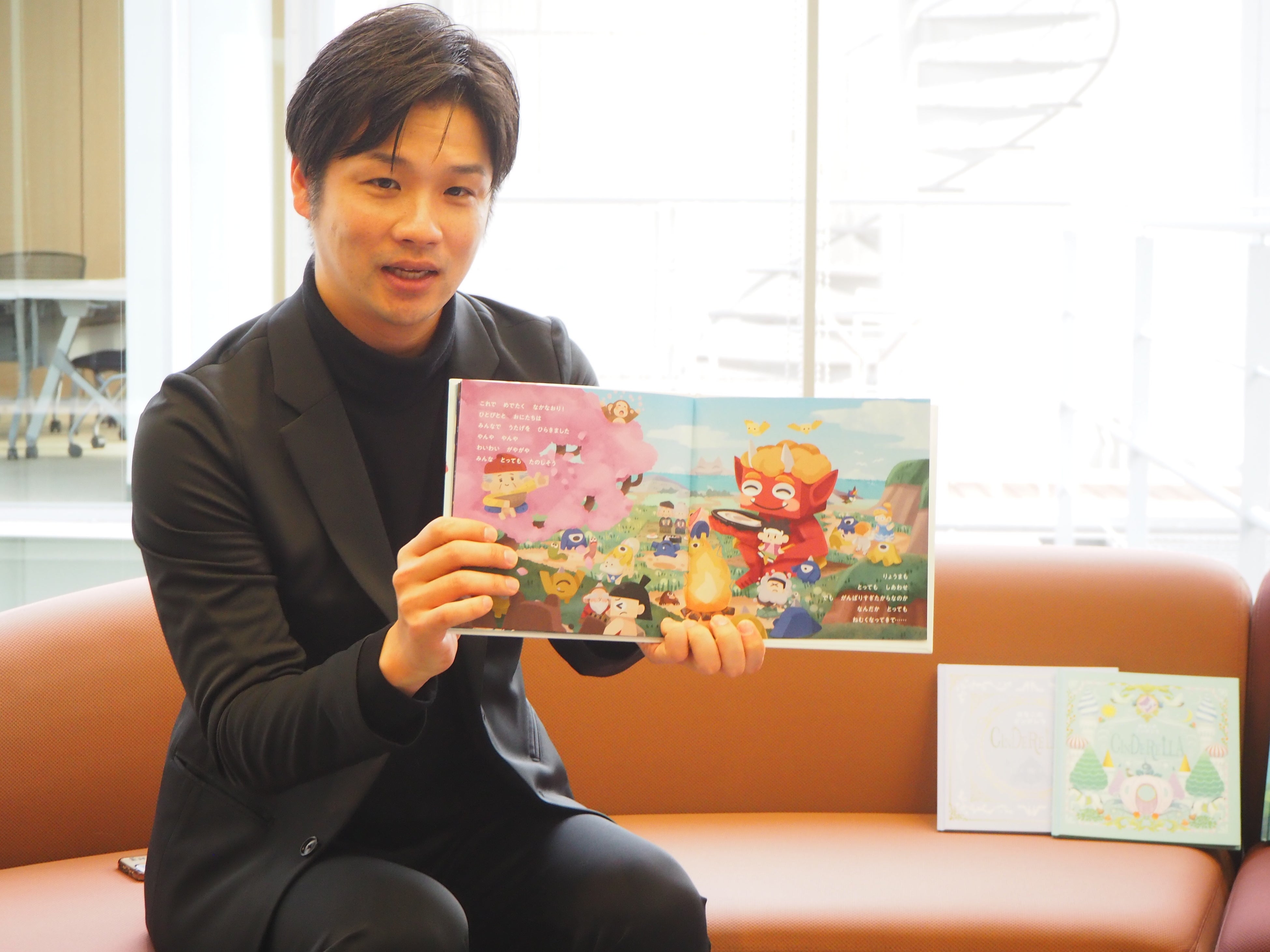 今回の寄贈記念対談を発案した、ÉHON INC.代表・国則圭太。