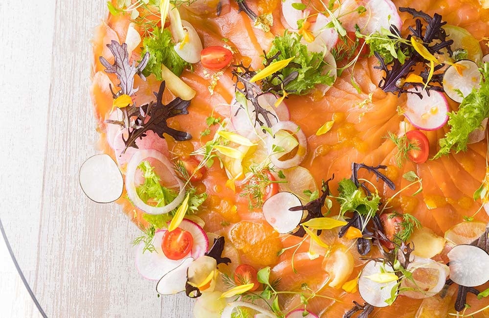 「タスマニア産スモークサーモンと横浜野菜のマリネ」イメージ