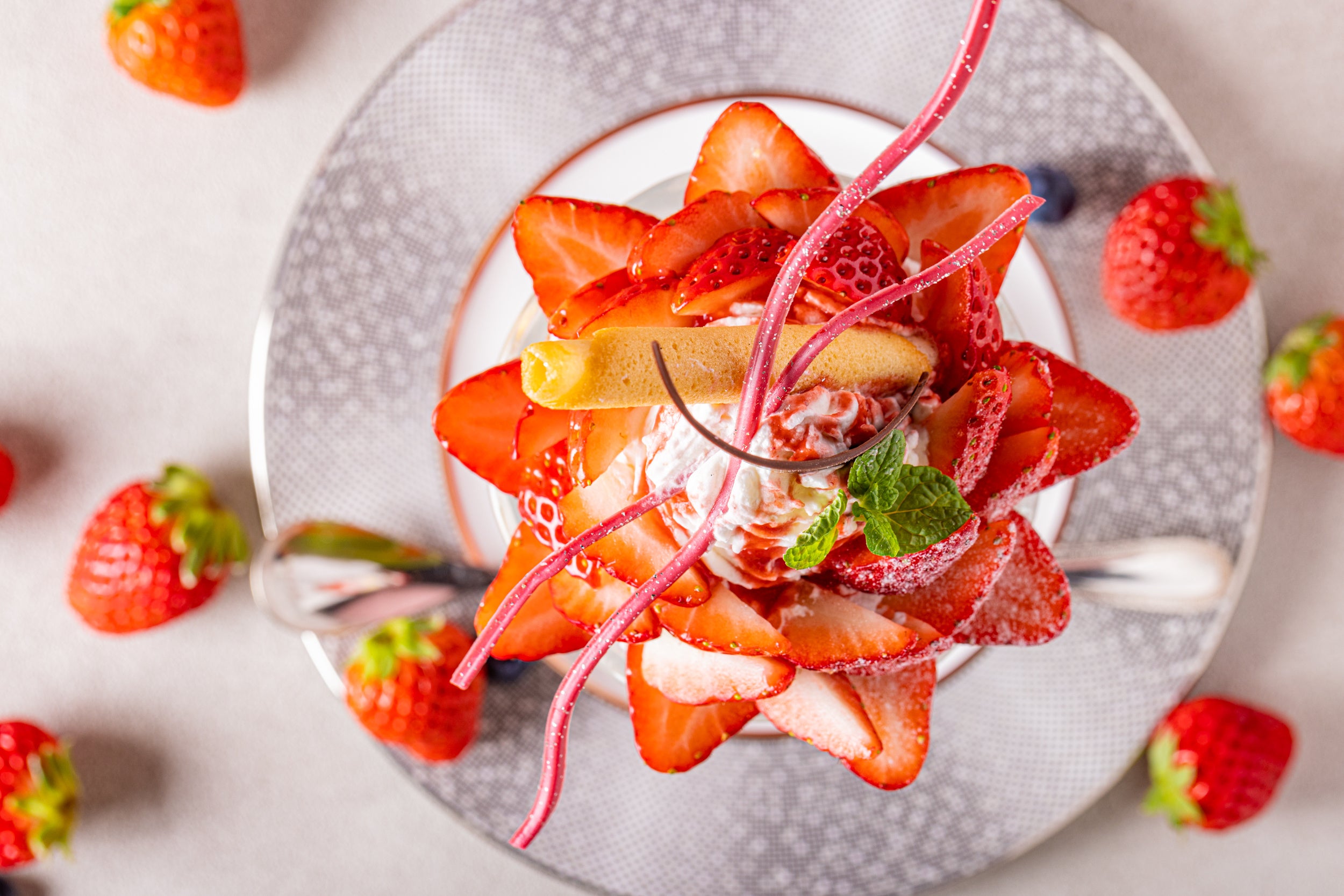 伊豆産紅ほっぺのいちごパフェ