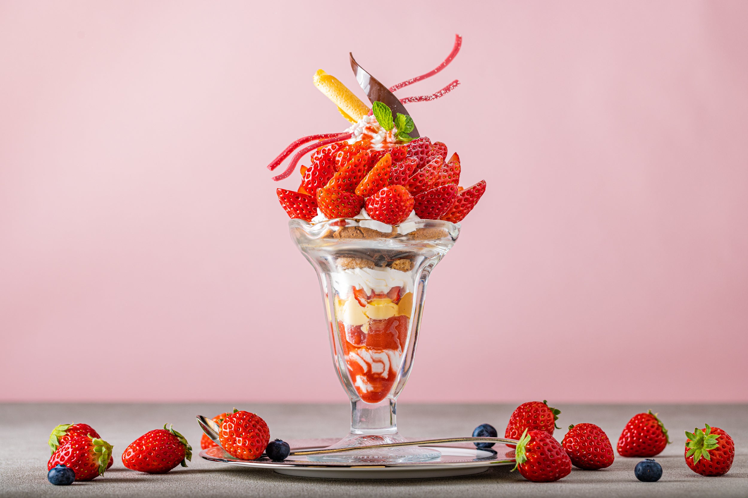 伊豆産紅ほっぺのいちごパフェ