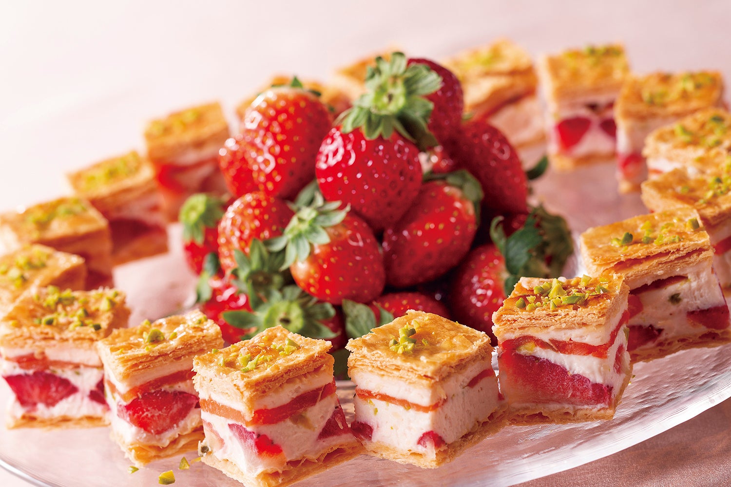 スモークサーモンといちごのミルフィーユ仕立て