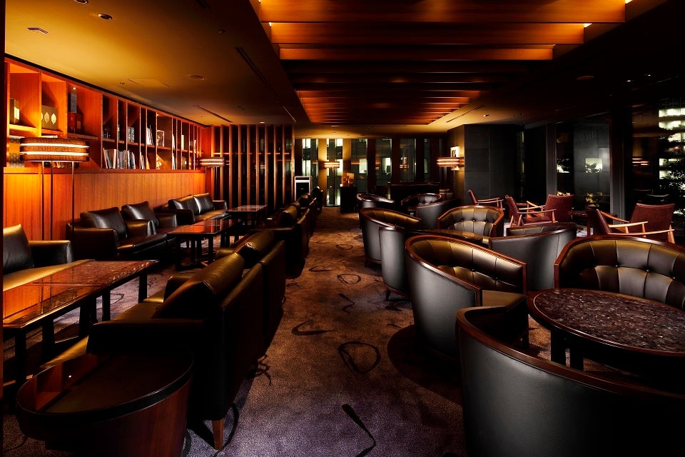 バー店内ホール席