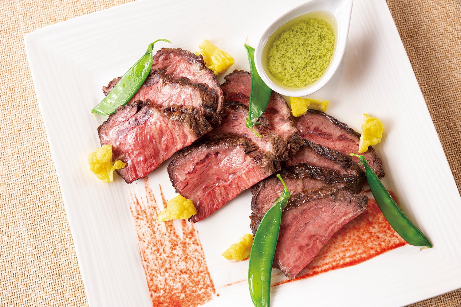 牛肉の網焼き 下総醤油の和風ソース わさびオイル添え