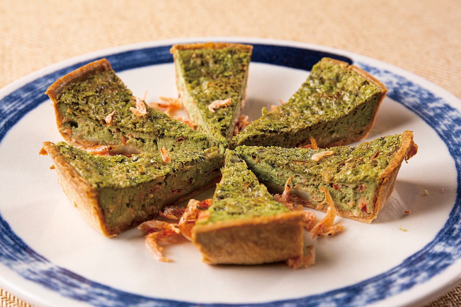 モッツァレラチーズと静岡産桜海老のセイボリータルト 抹茶仕立て