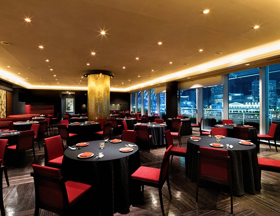 中国料理「スーツァンレストラン陳」内観（夜）