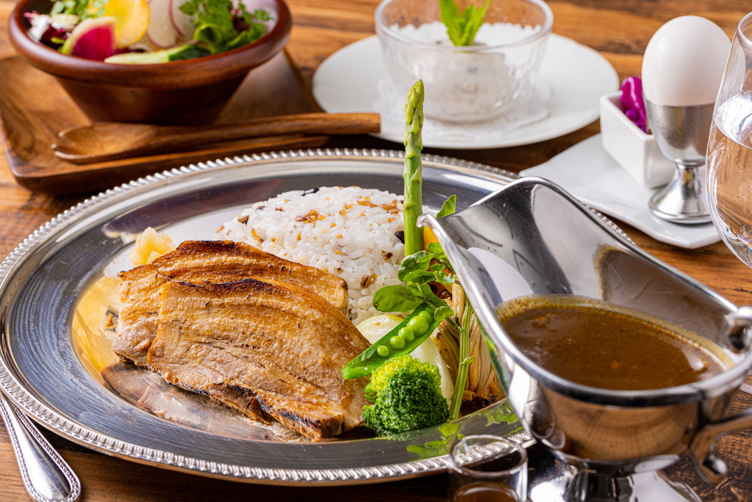 板前さんの七滝もち豚チャーシューカレー　地場野菜添え