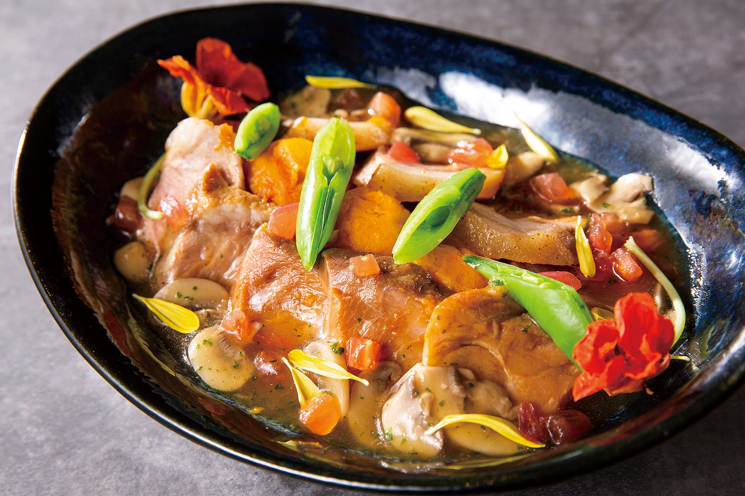 ポーク肩ロースのソテー かぼちゃのエクラゼ添え ソースシャスール