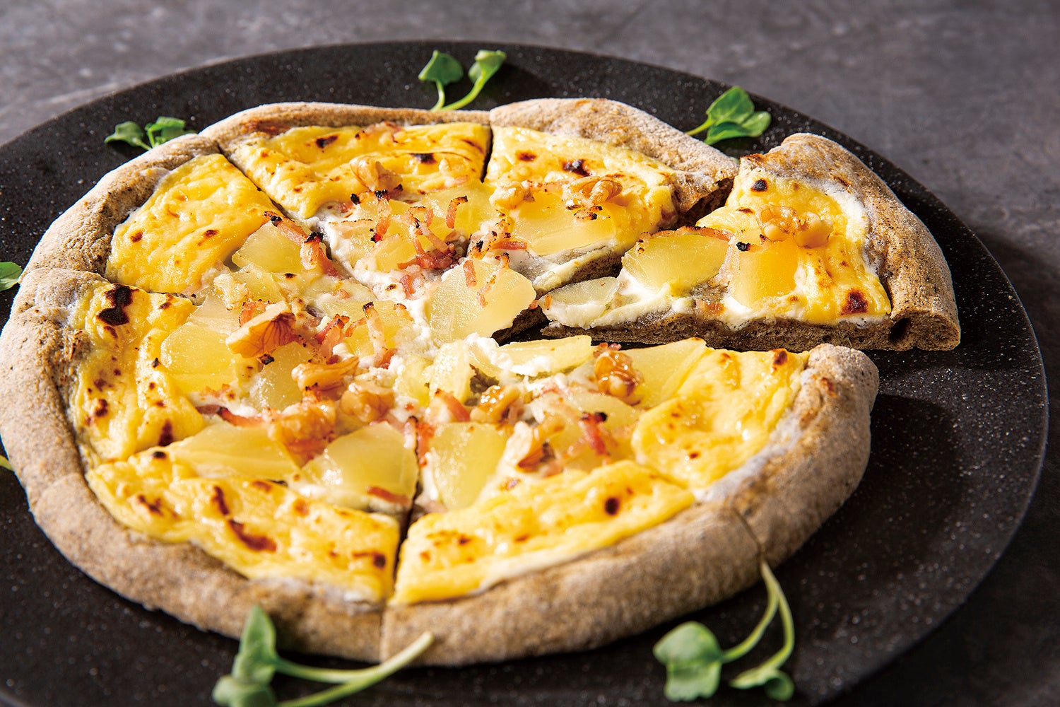 スイートポテトとリンゴのピッツァ アールグレイ風味