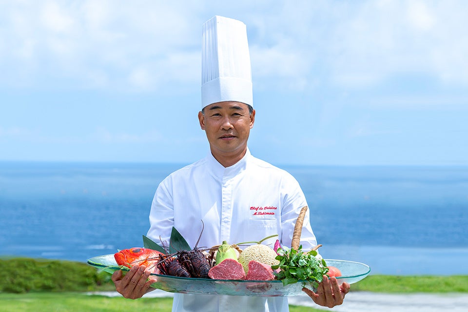 料理長の滝本が生産者の元に足を運び伊豆各地の食材を厳選