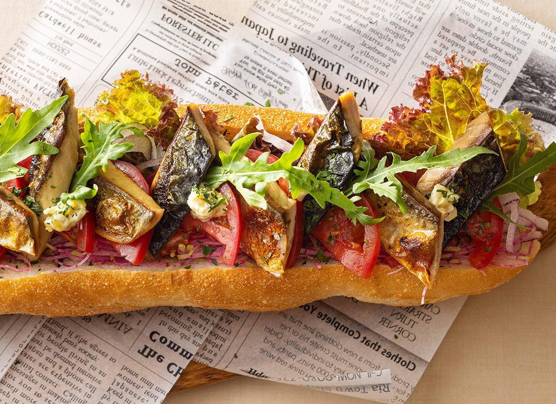 「塩釜市 間宮商店の金華山沖で獲れた寒鯖のバケットサンド」イメージ