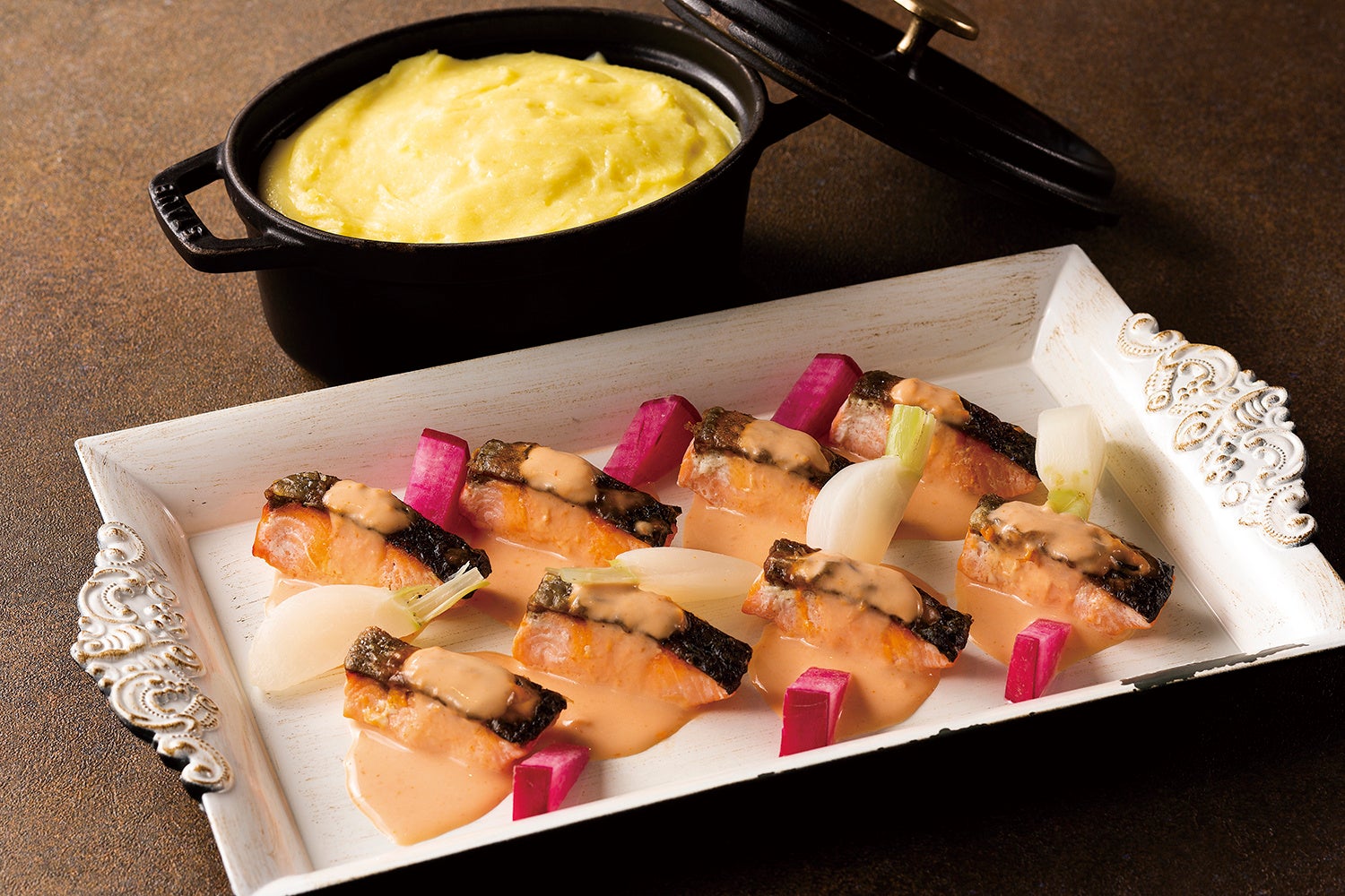 サーモンのポワレ　ニューバーグソース　ポテトピュレ添え