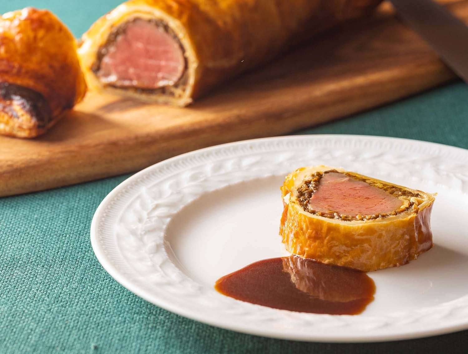 スペシャルディッシュ「牛フィレ肉のパイ包み焼き」