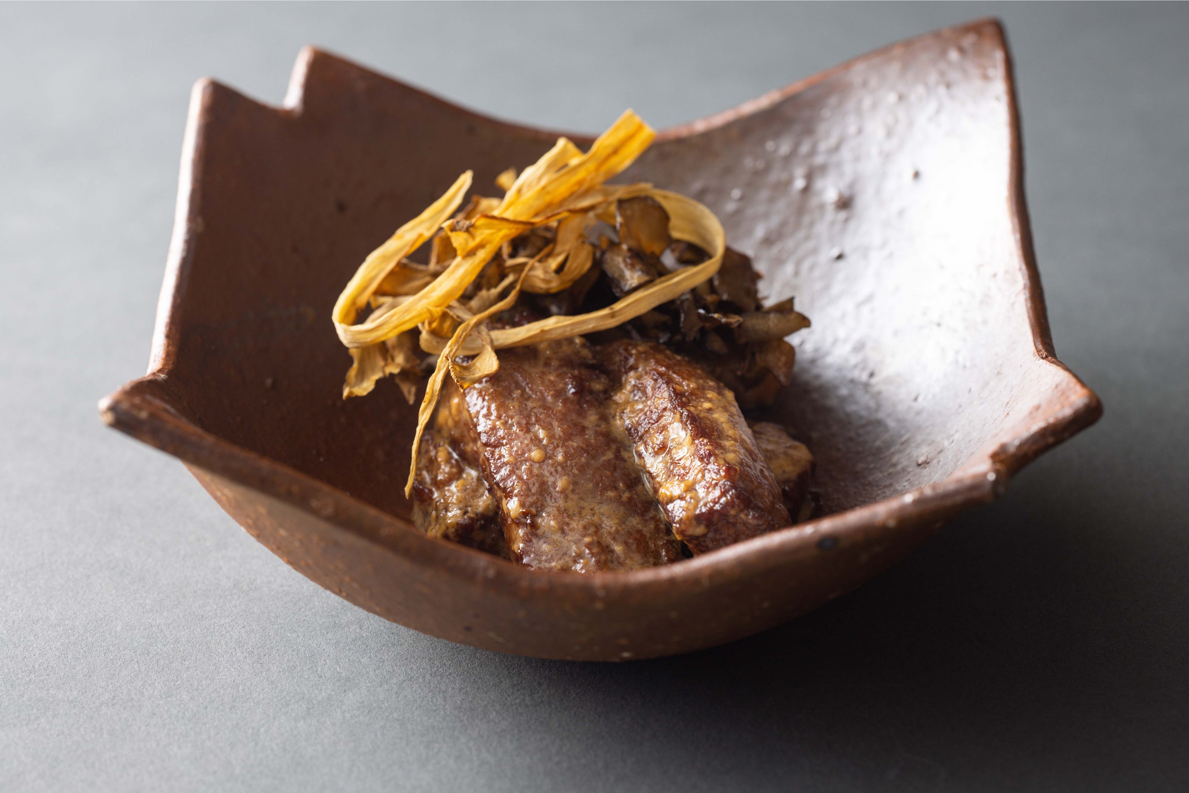 秋田和牛フィレの千代緑 大吟醸酒糟と白神舞茸の炒め