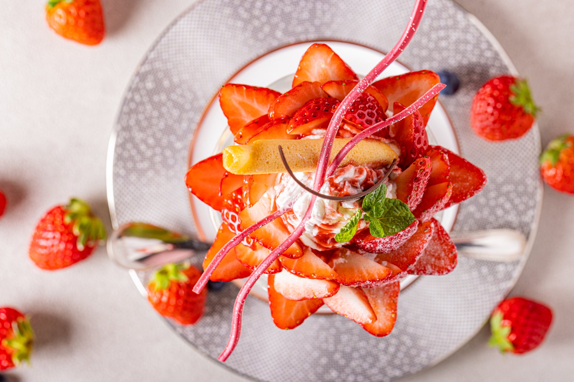 「伊豆産紅ほっぺのいちごパフェ」2,500円