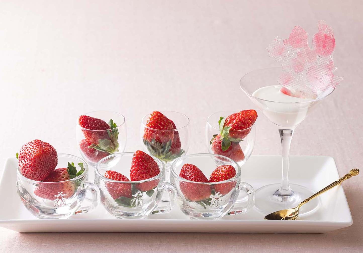 フレッシュいちご6種を食べ比べできる「いちごマルシェ」(写真は2名さま分)イメージ