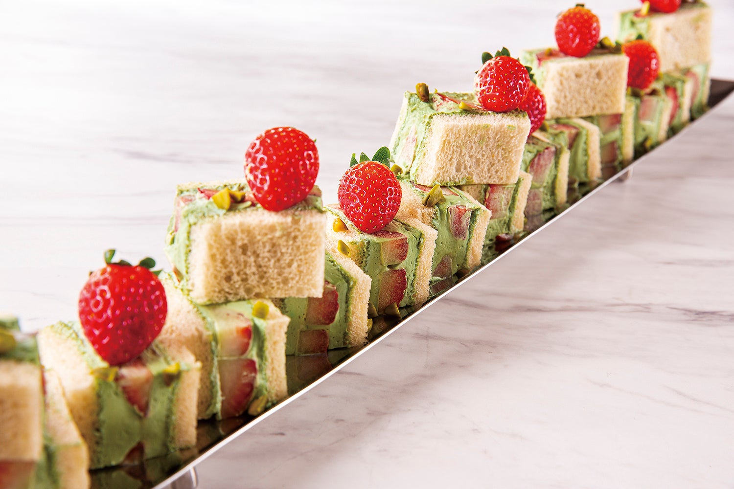 ストロベリーサンドウィッチ ピスタチオ風味