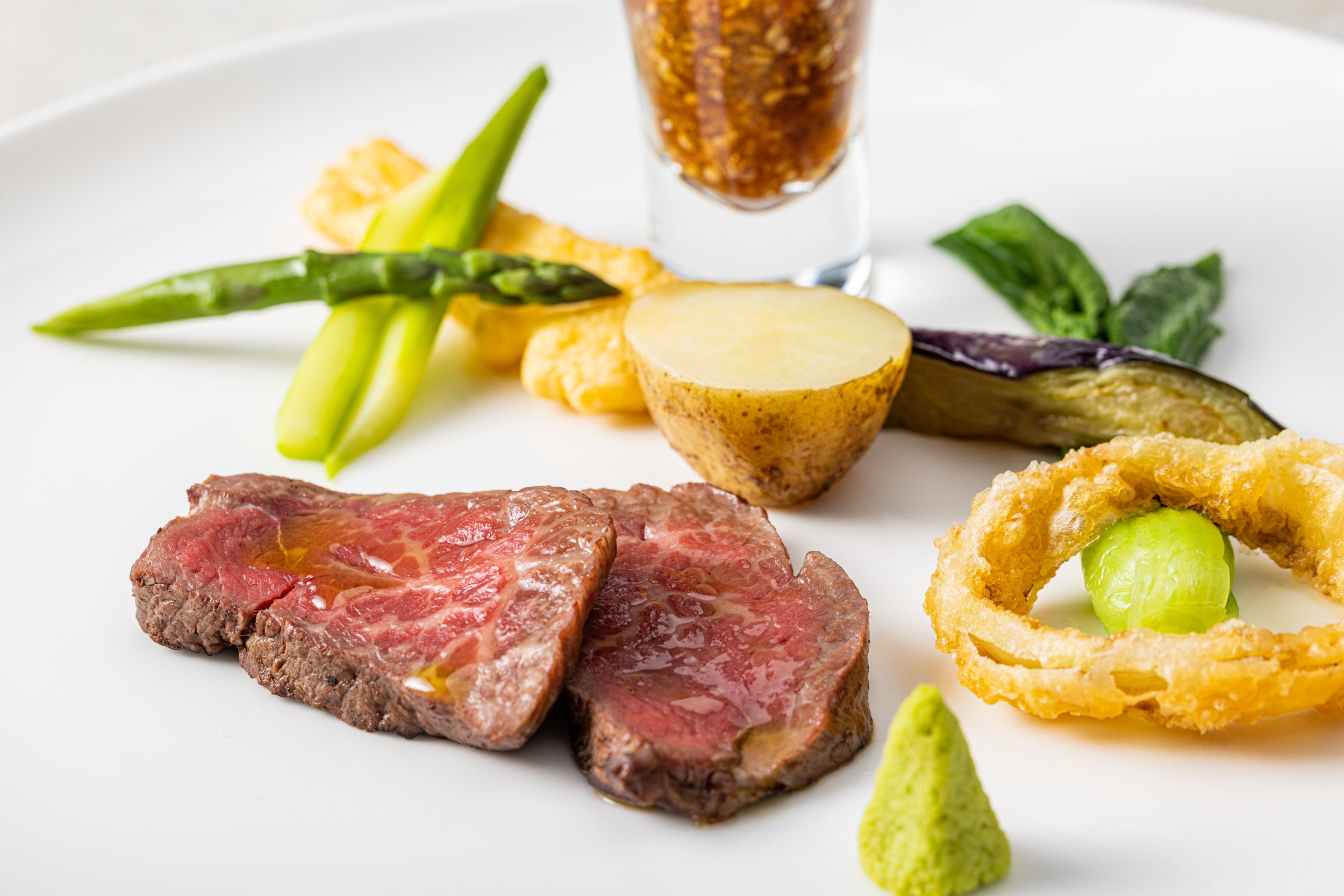 お肉料理イメージ　博多和牛フィレ肉のグリエ