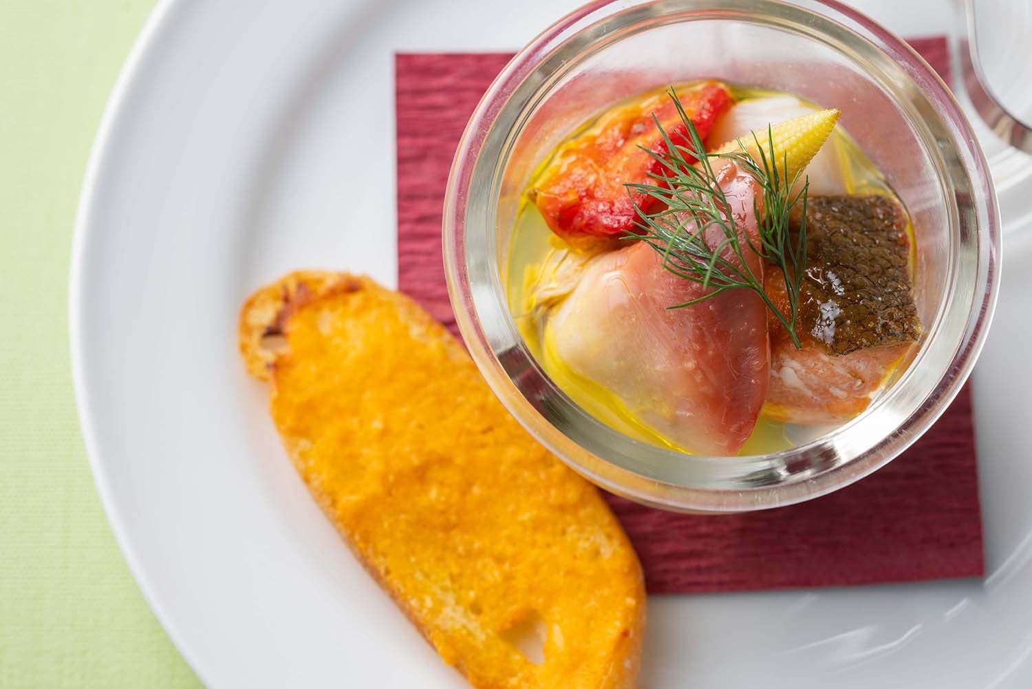 スペシャルディッシュ「北寄貝と小柱、サーモンの熱々ココット」イメージ