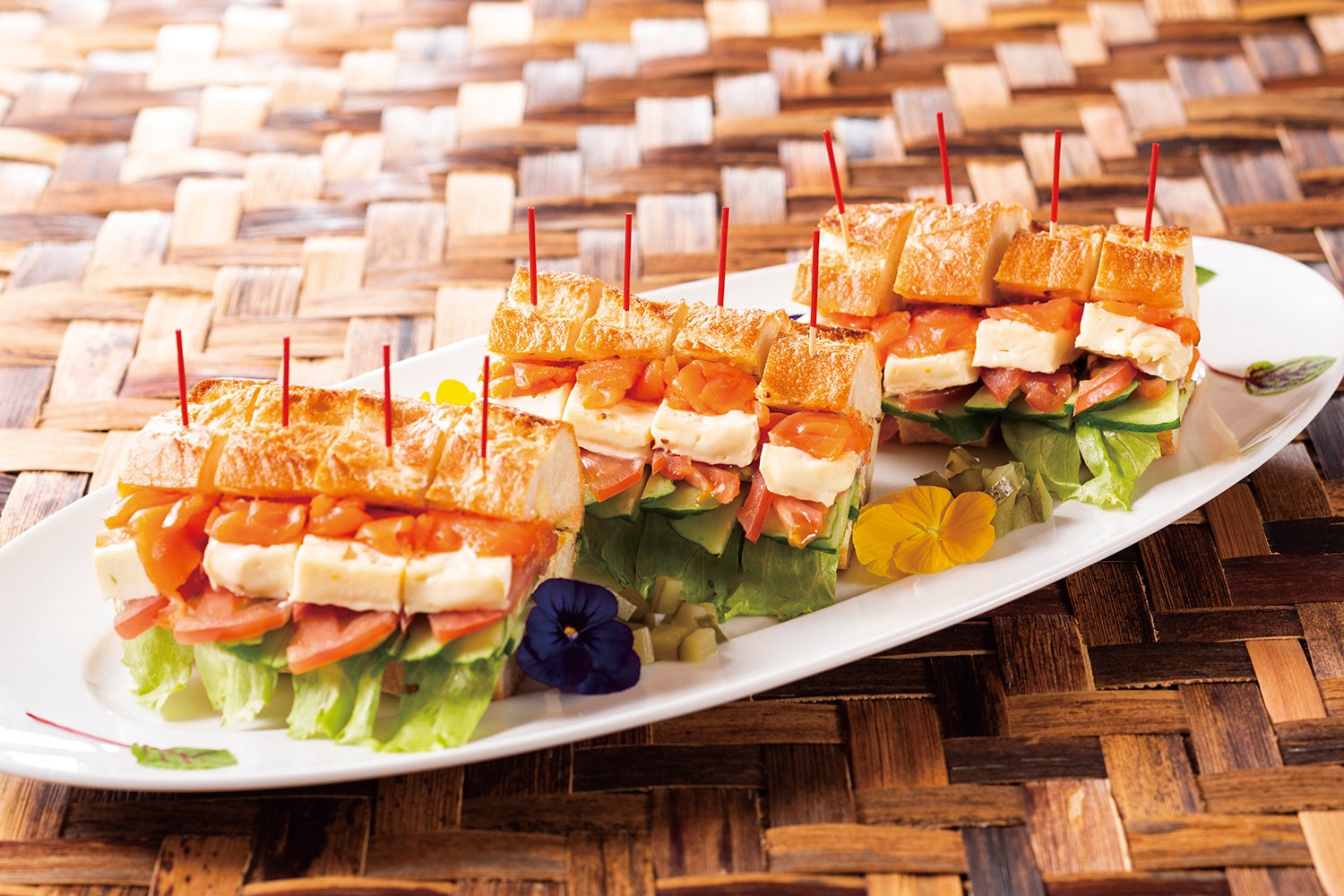 スモークサーモンとチーズのカスクート