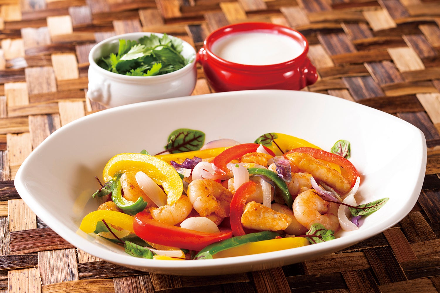 テクス・メクス風シュリンプとイカのファヒータ