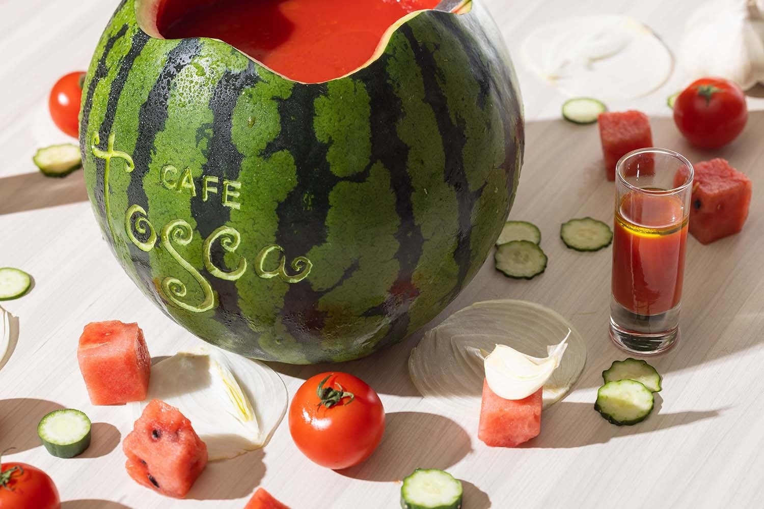 「スイカとトマトのガスパチョ」（写真②）