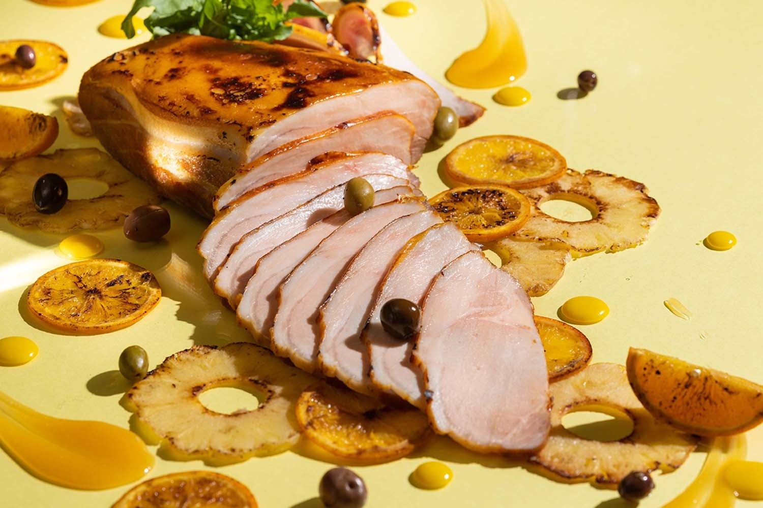 「ローストポーク」（写真①・ディナー限定）