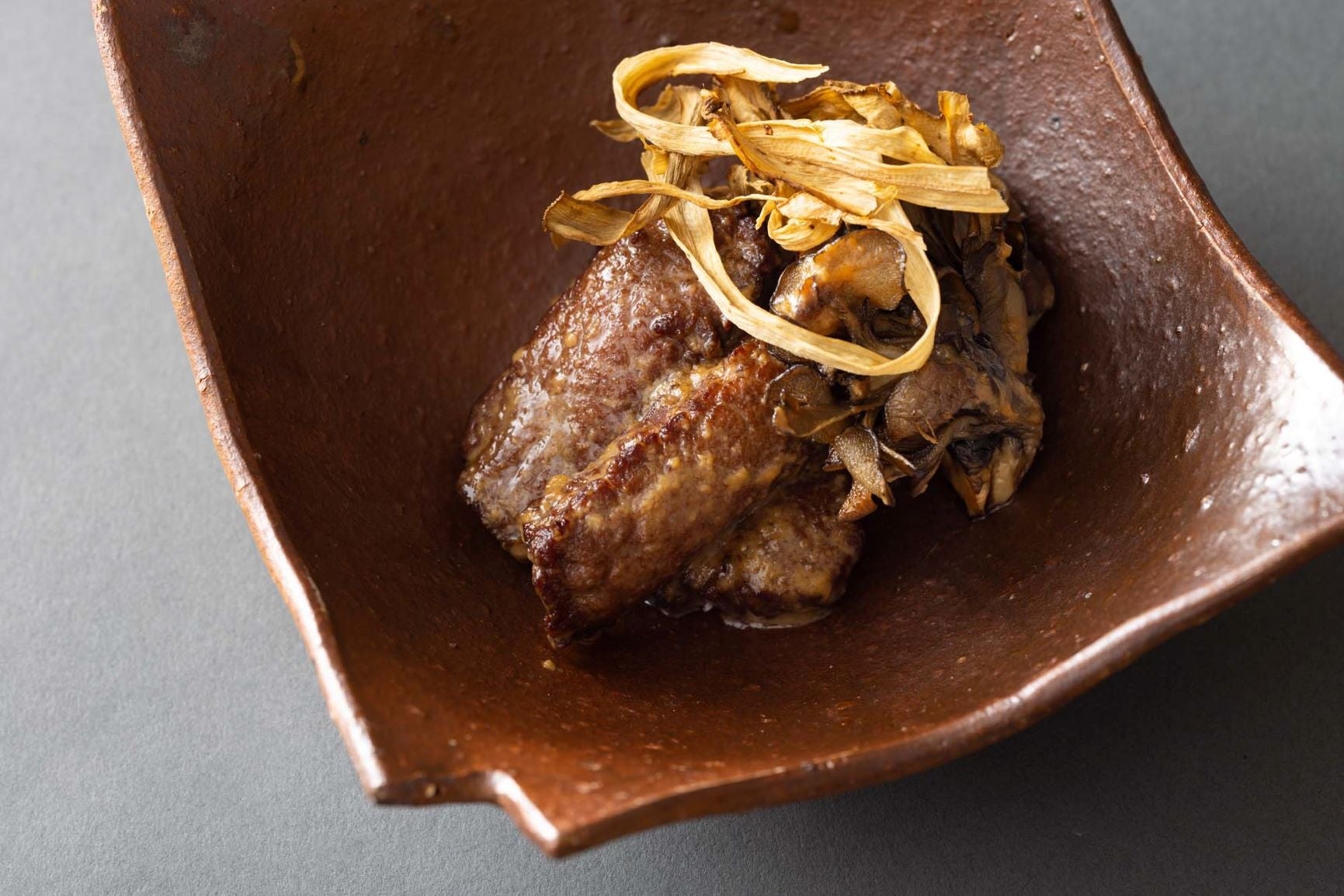 秋田和牛フィレの千代緑 大吟醸酒糟と白神舞茸の炒め