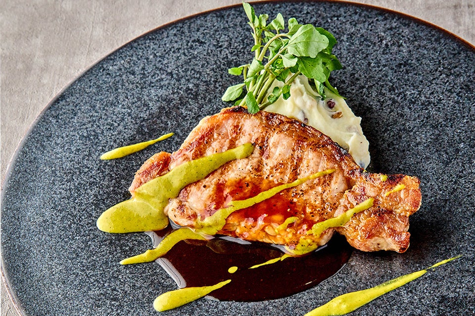 弟子屈ポークロースのグリル　グリーンマスタードソース