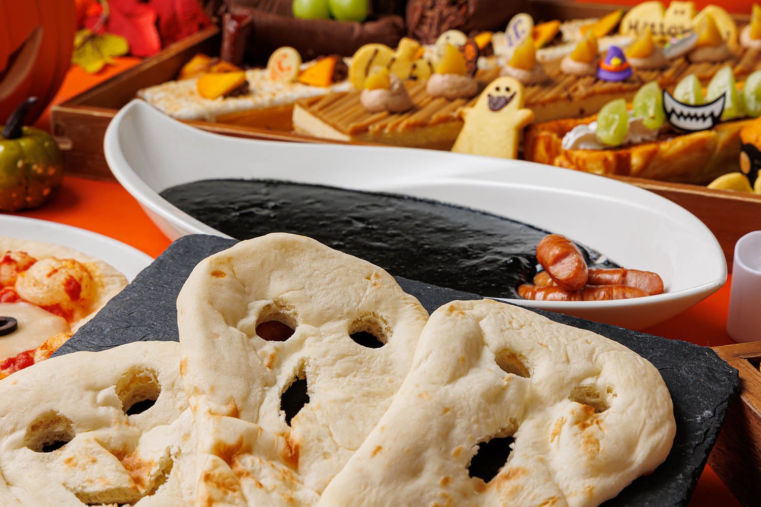 ▲竹炭ブラックビーフカレーとナン