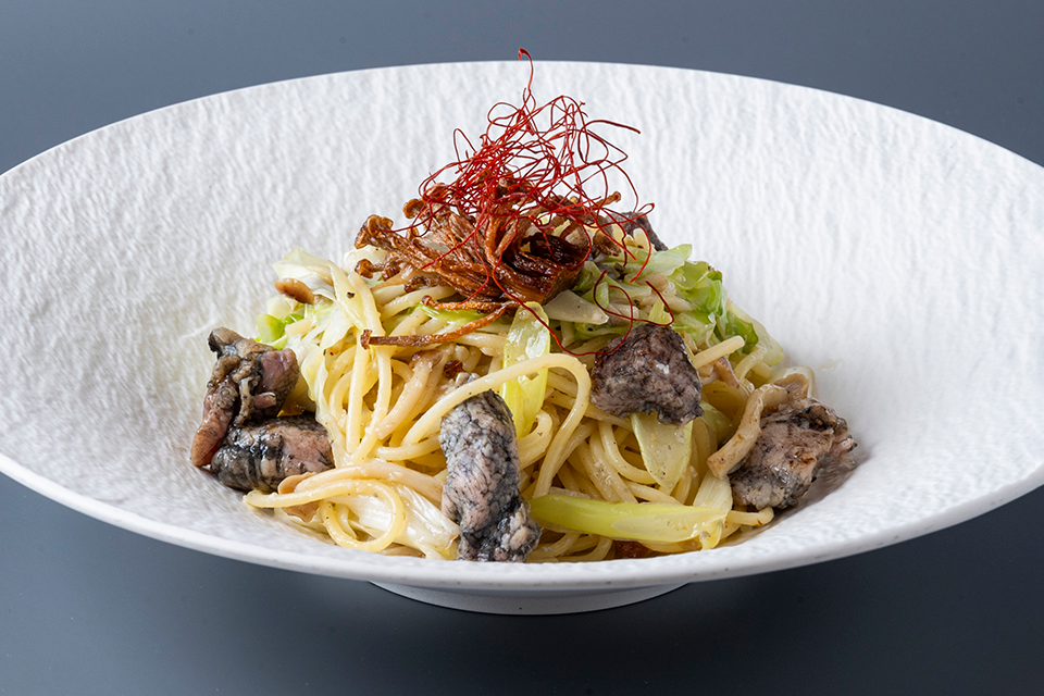 鶏炭火焼きと柚子胡椒風味のペペロンチーノパスタ