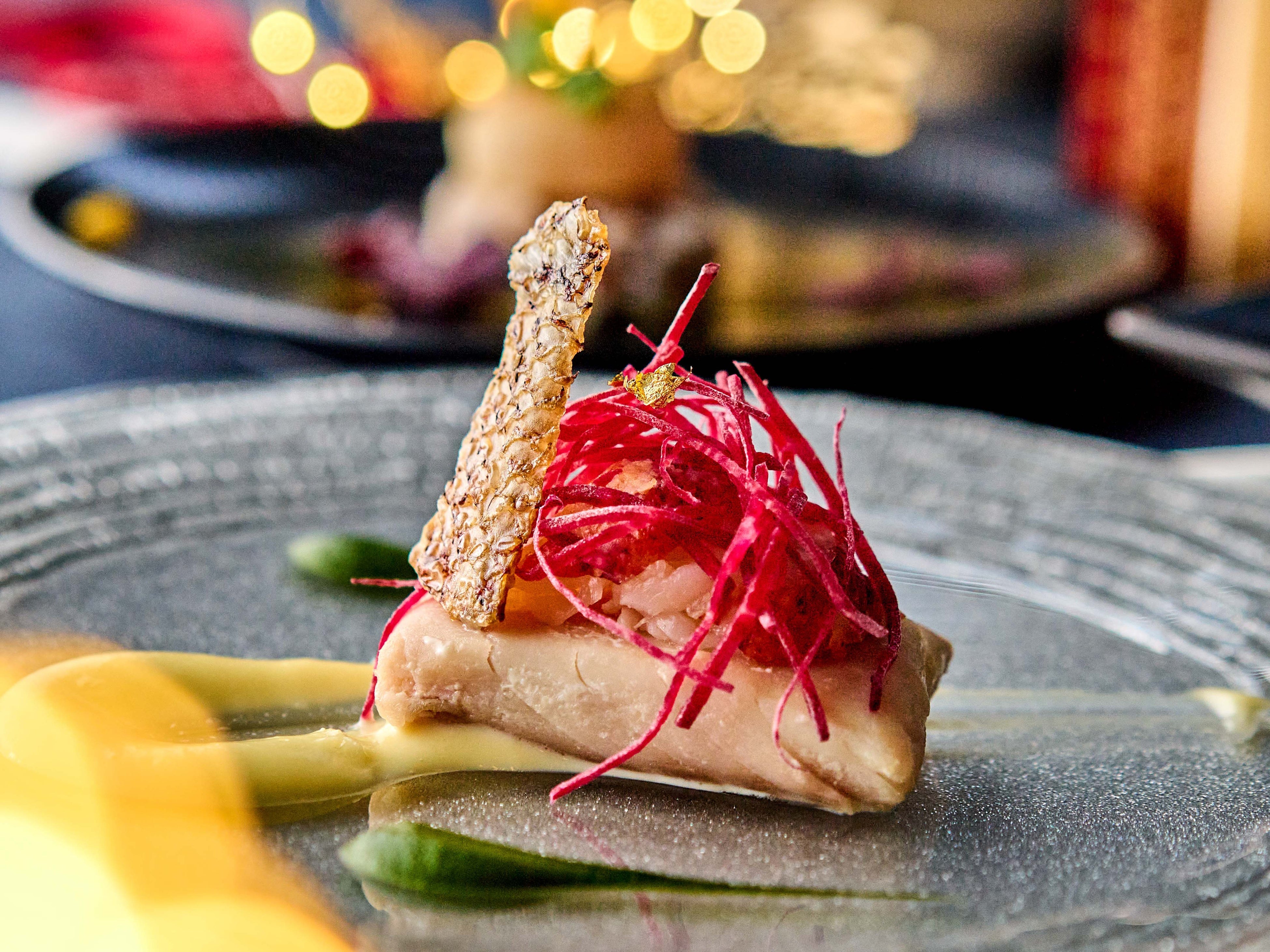 オマール海老の低温調理と真鯛の白ワインソース　ノエル仕立て