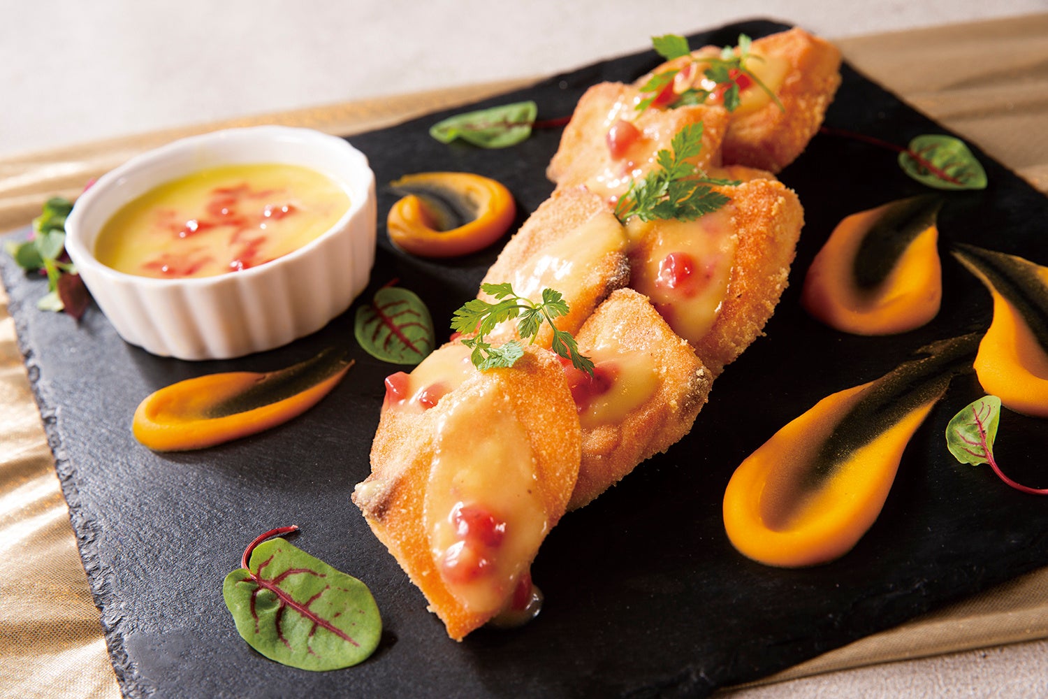 サーモンのポワレ ソースベアルネーズ