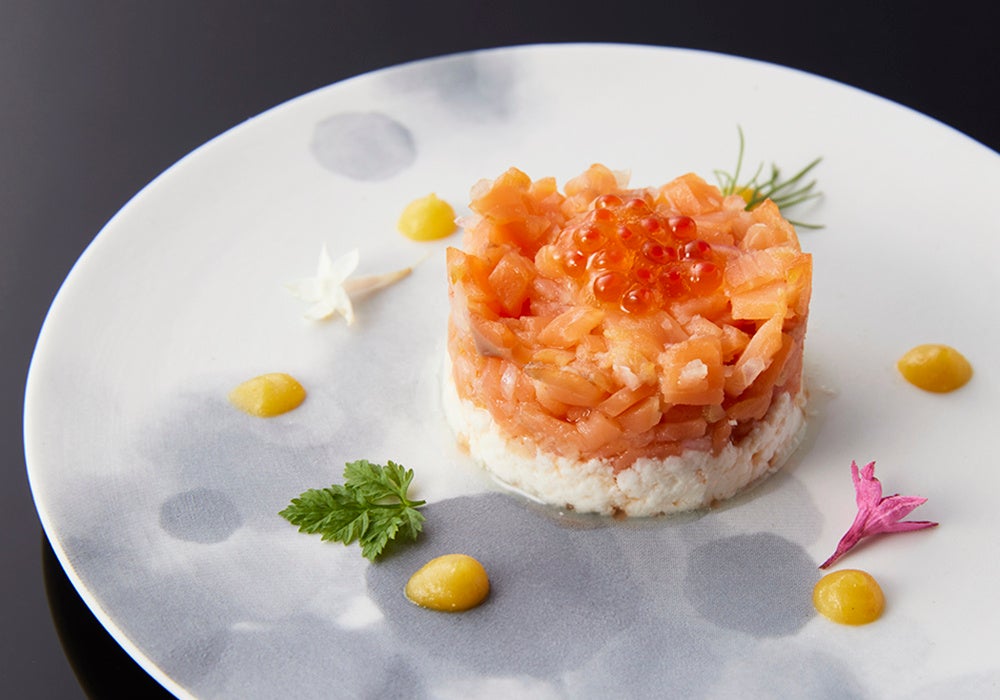 「スモークサーモンのタルタル　ペルノー風味」イメージ