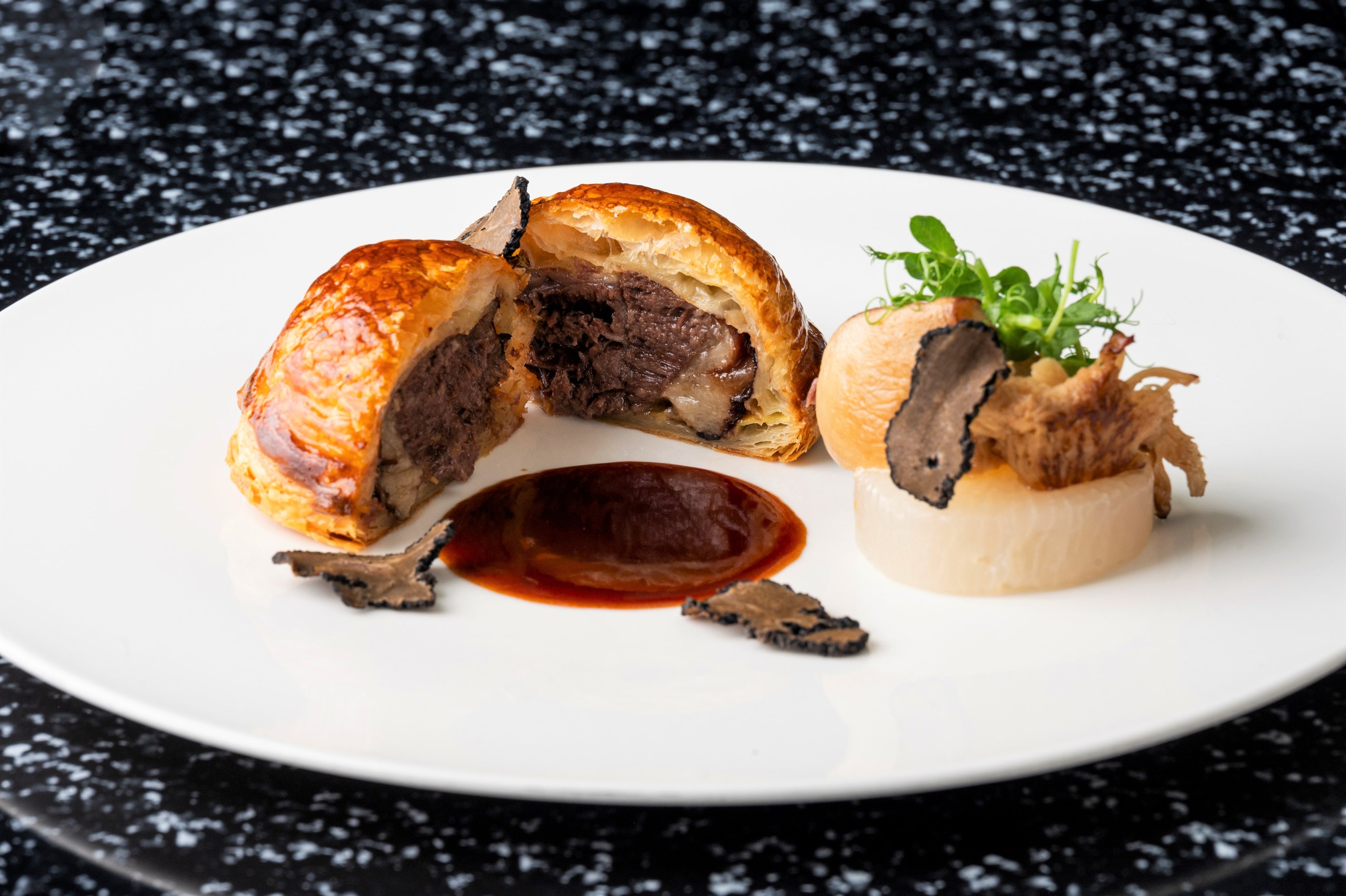 仙台牛すね肉のラグー トゥルト トリュフ添え