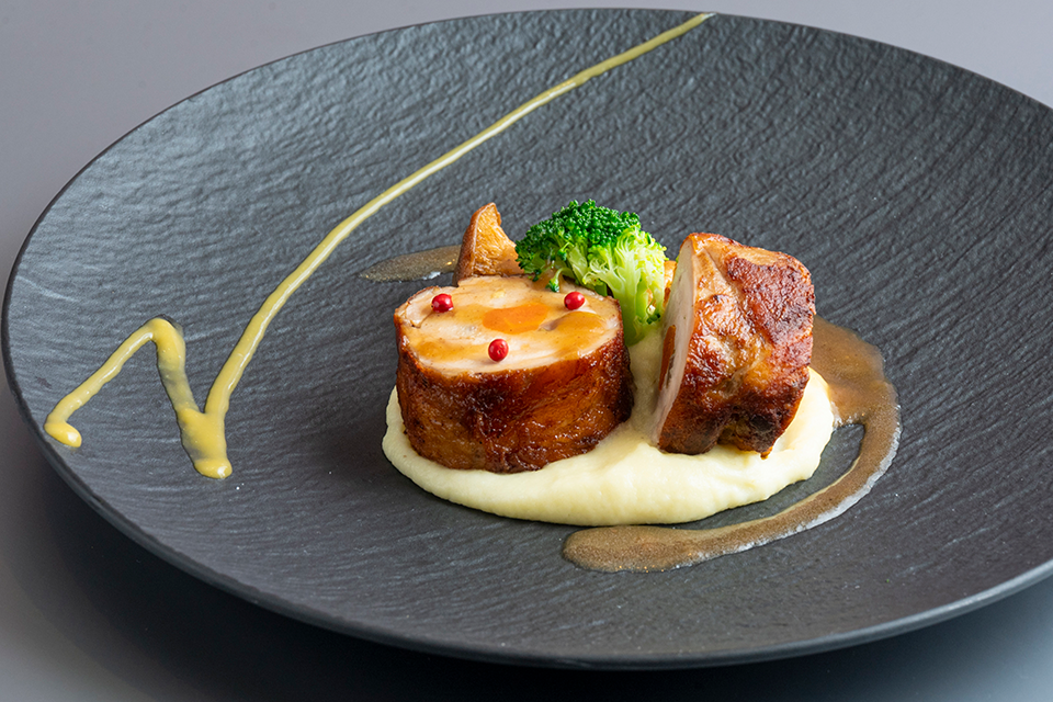 富士の鶏のガランティーヌ エリンギとマッシュポテト添え ナチュラルなジュ