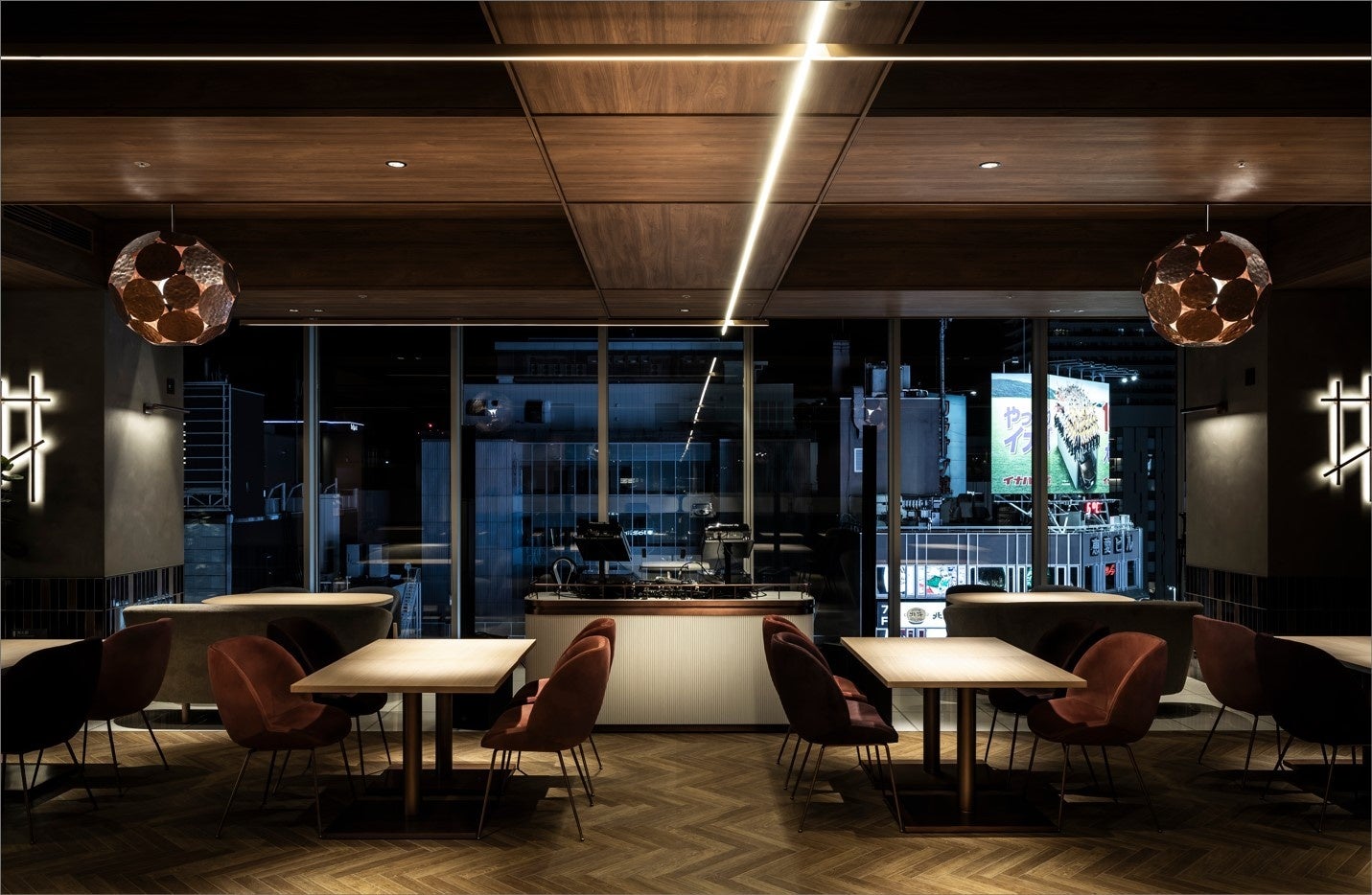 BAR & GRILL Splish 店内