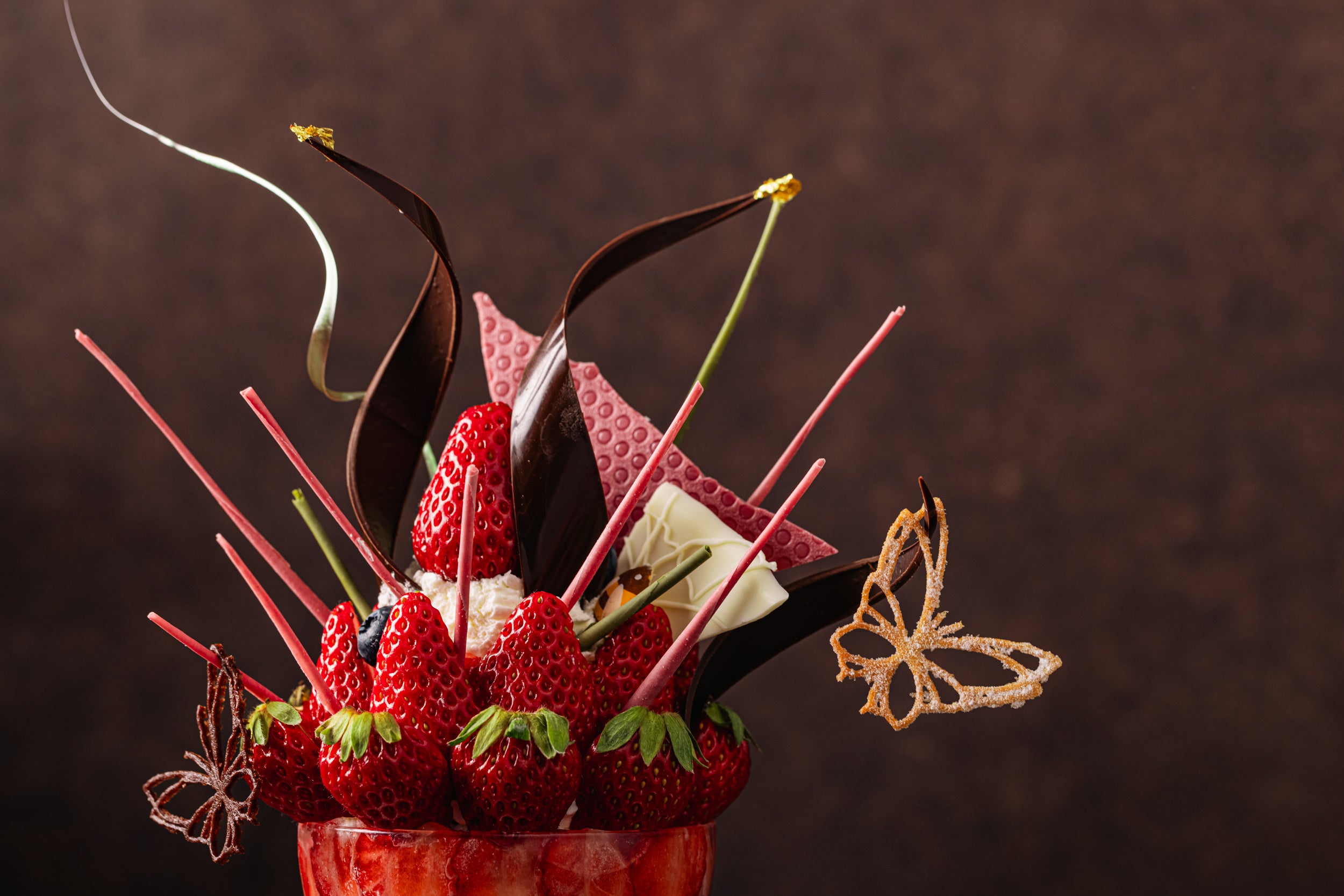 いちごの香りに蝶が引き寄せられて