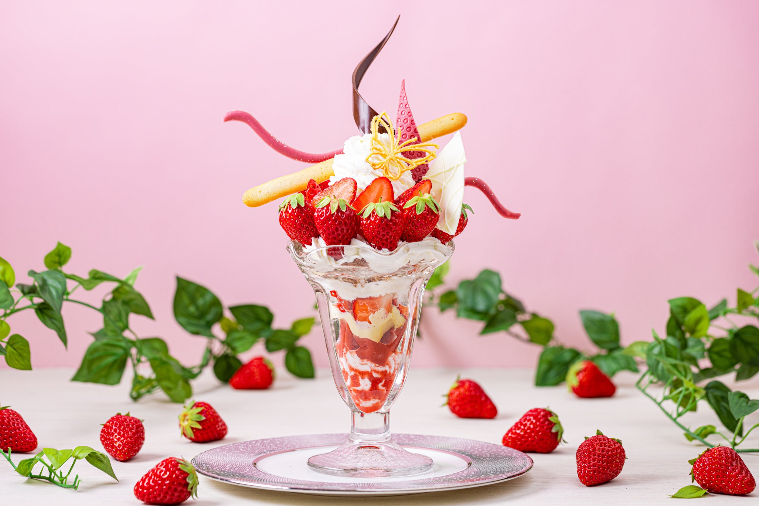 伊豆産紅ほっぺのいちごパフェ