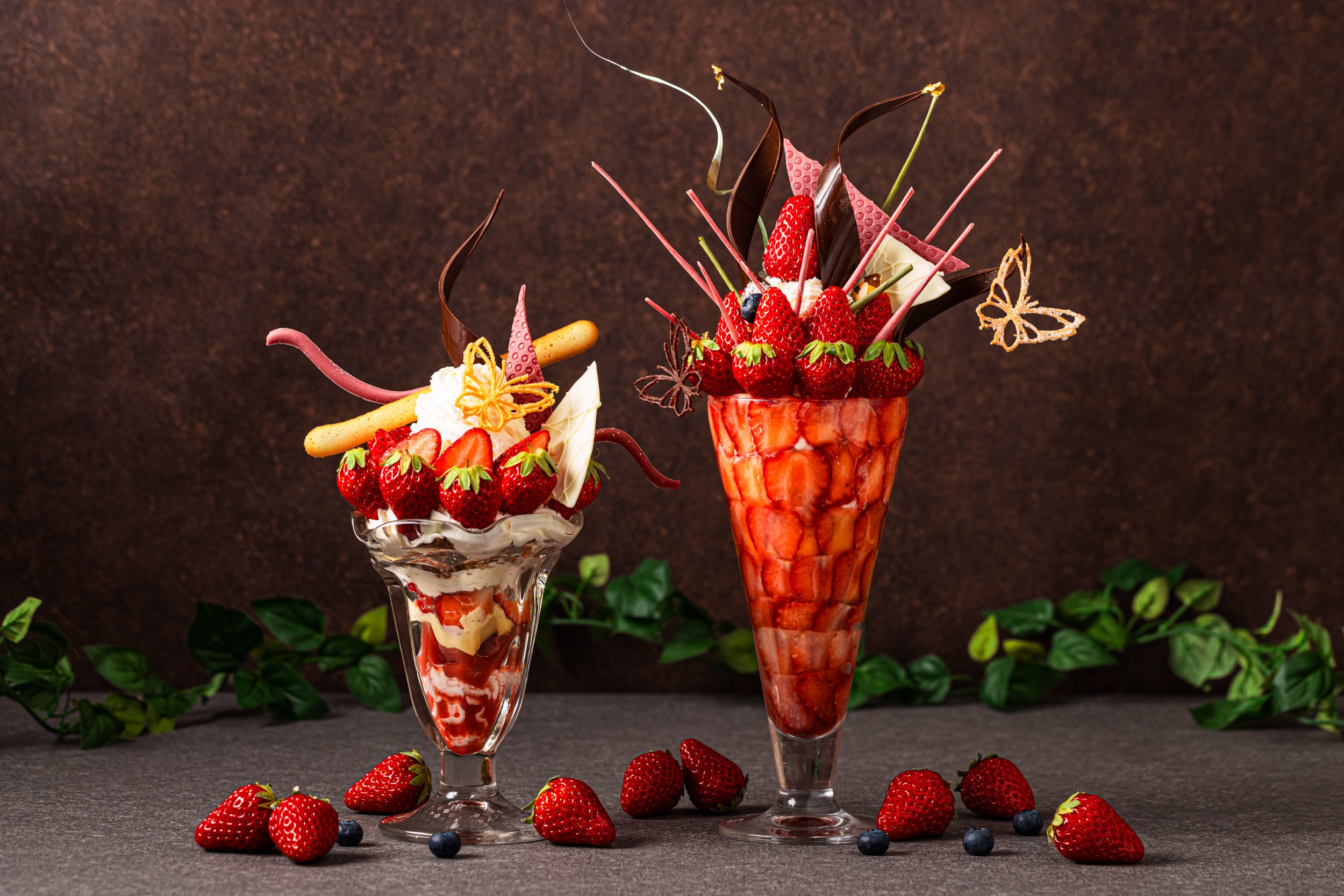 2つのいちごパフェ