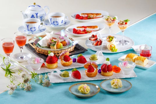 松江の歴史と春の恵みを一皿に。松江エクセルホテル東急で、茶の湯文化に親しむ春の限定アフタヌーンティーを開催。目の前で仕上げるカタラーナと老舗の上生菓子を堪能。 松江の歴史と春の恵みを一皿に。松江エクセルホテル東急で、茶の湯文化に親しむ春の限定アフタヌーンティーを開催。目の前で仕上げるカタラーナと老舗の上生菓子を堪能。