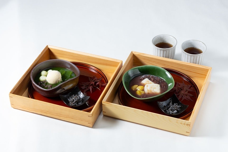 京都の静謐な空間で楽しむ午後のひととき。秋冬の豊かな風味があふれる温かな栗ぜんざいと、老舗が誇る抹茶のほろ苦さが心地よいひんやり抹茶冷ぜんざいを京都東急ホテルにて提供。