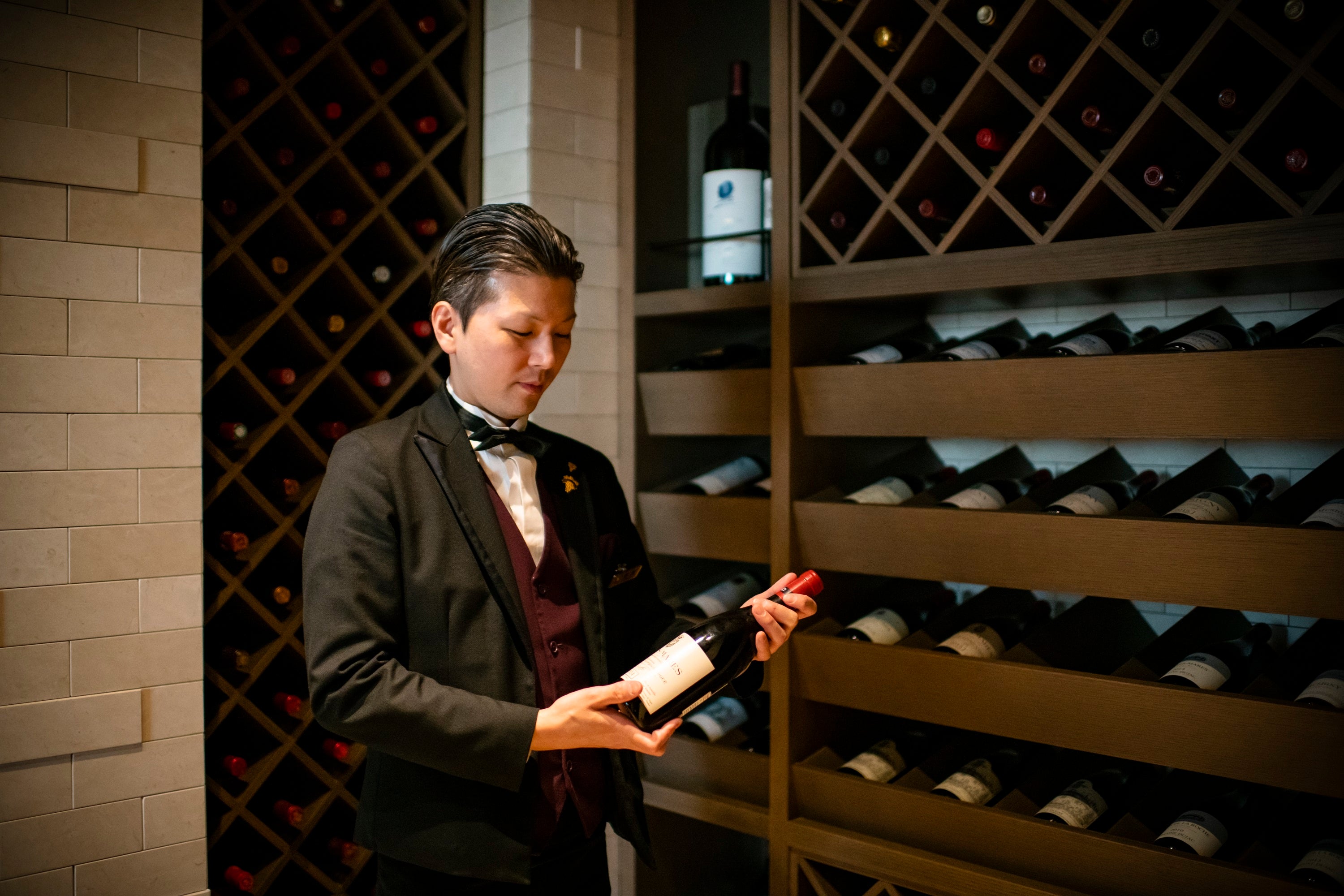 隣接のワインセラー