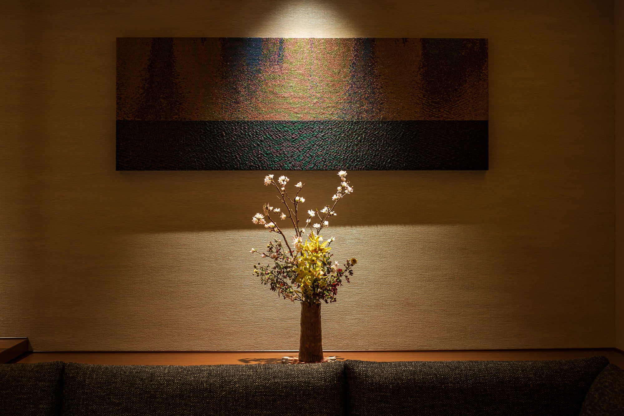 水面を織物で表現した西陣織「細尾」のアートピース