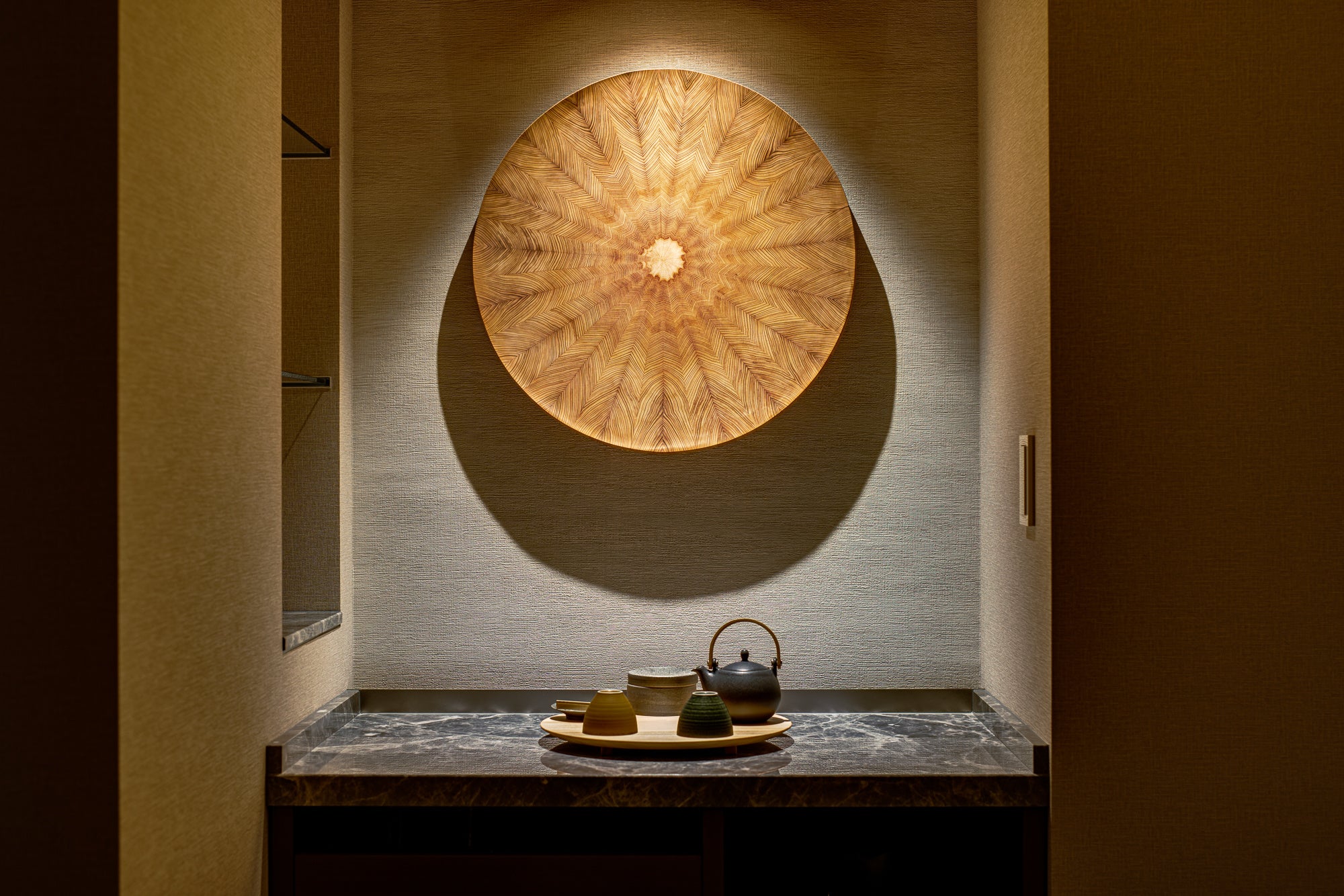 柾合わせの技法を用いた 「中川木工芸」の中川 周士氏による作品