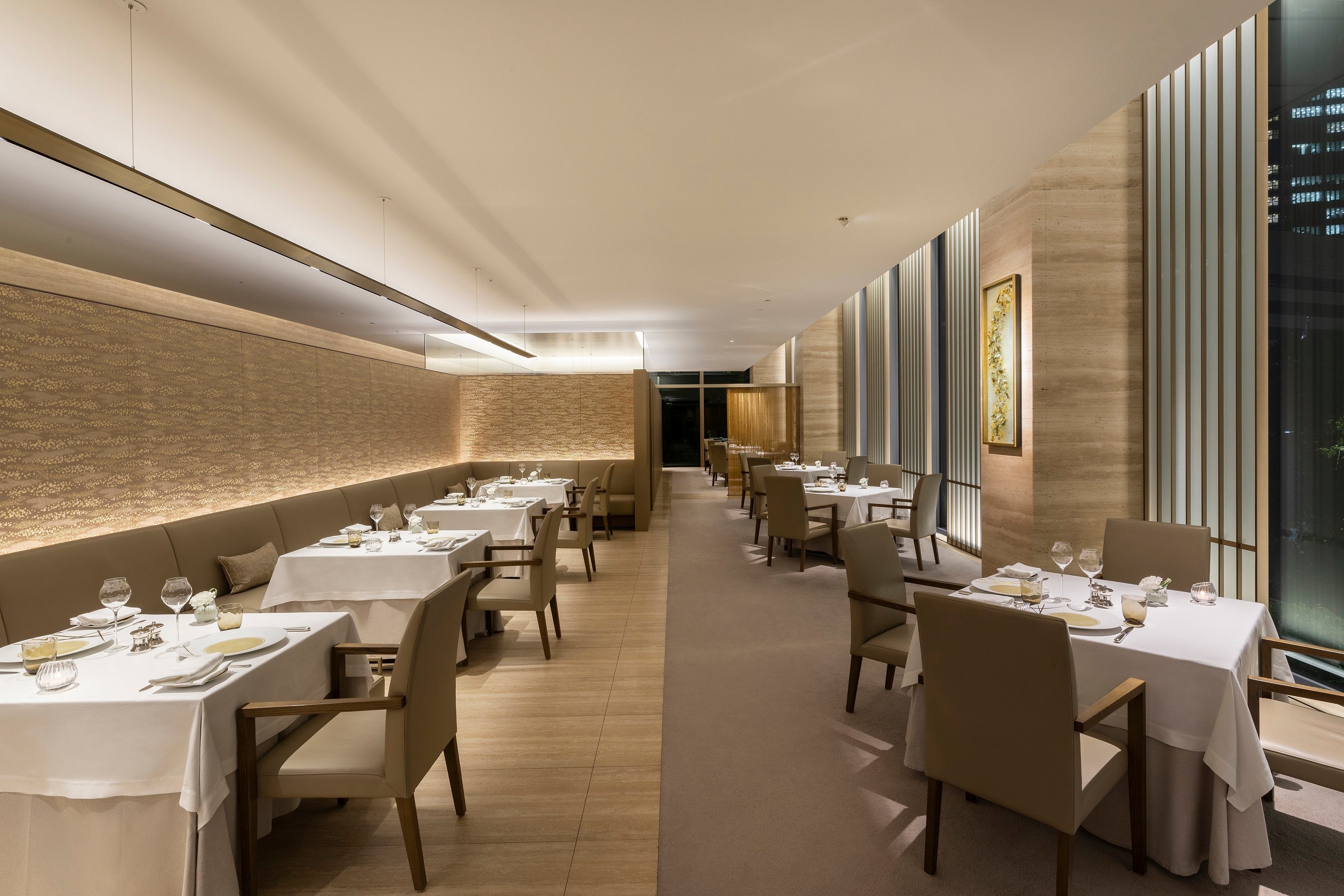 フランス料理 ヌーヴェル・エポック　ホール席