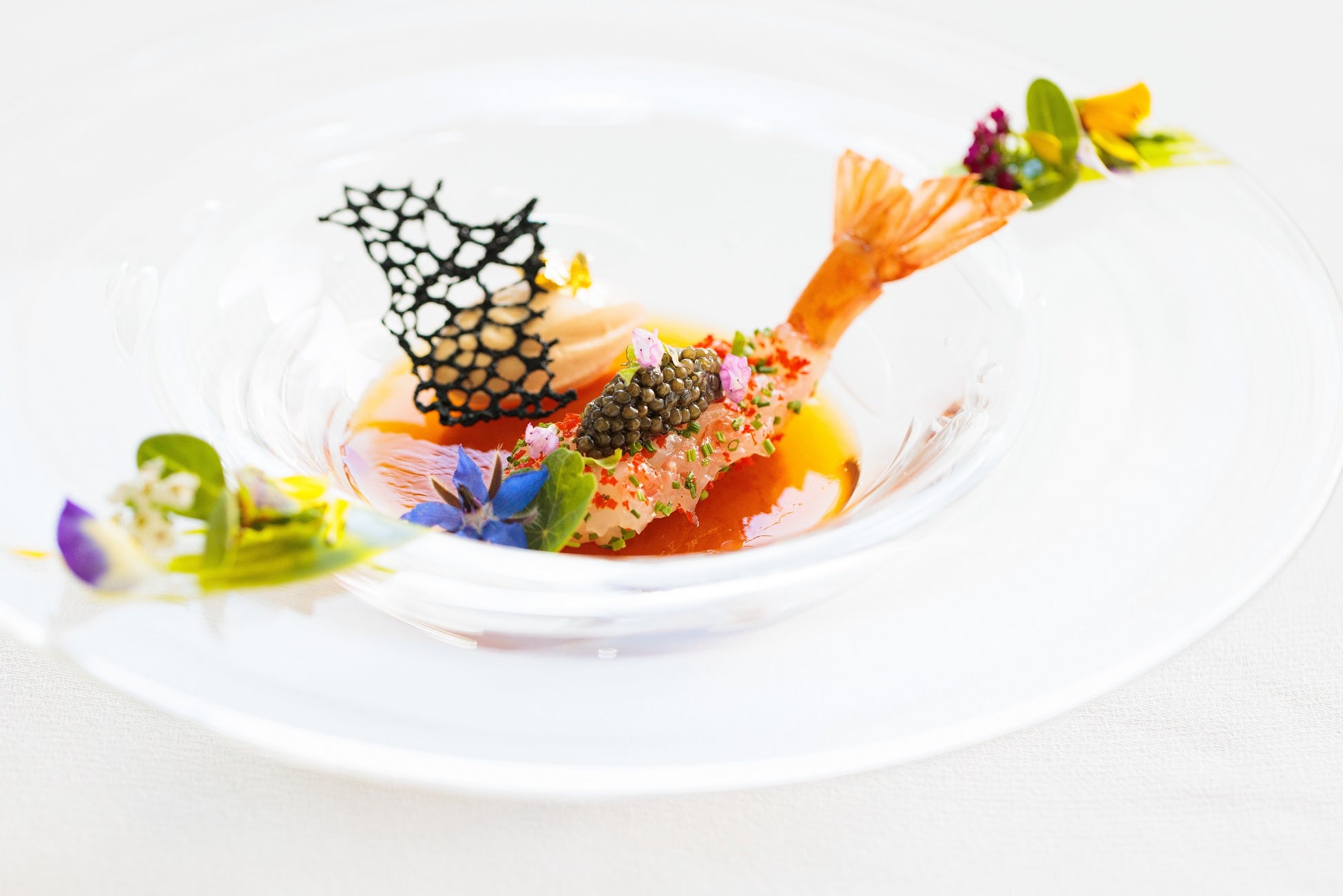 牡丹海老のマリネとフランス産オシェトラキャビア甲殻類のジュレと雲丹のクリーム